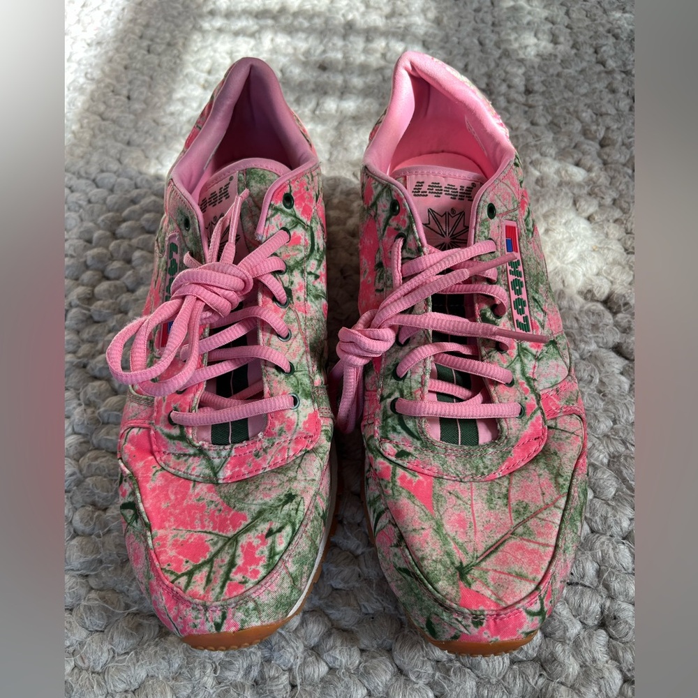 LQQK Studios X Reebok Size 9